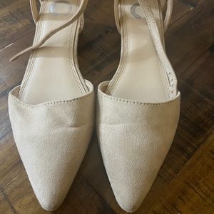 Women's Nude Pointed Toes Mid Heels Size 5